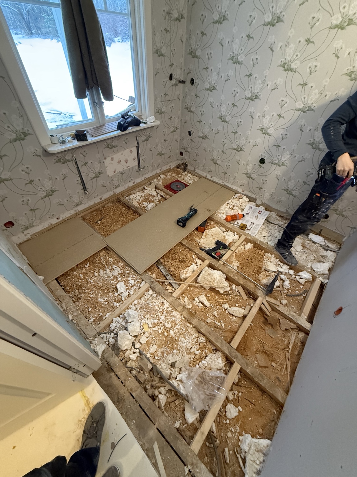 Golvreglar under arbete på Resarö