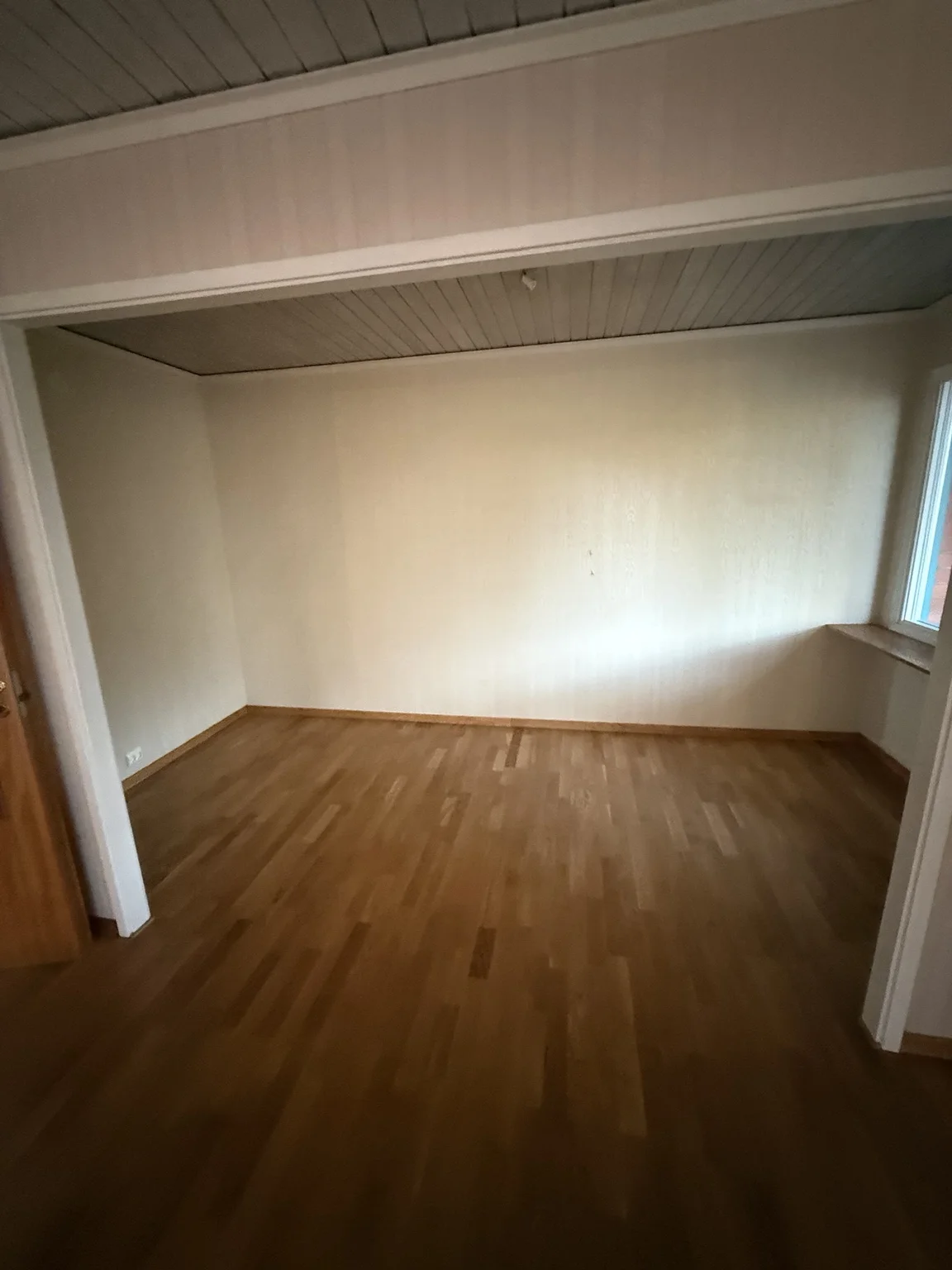 Rum intill vardagsrummet före renoveringen, övervåningen i Villa Bällsta